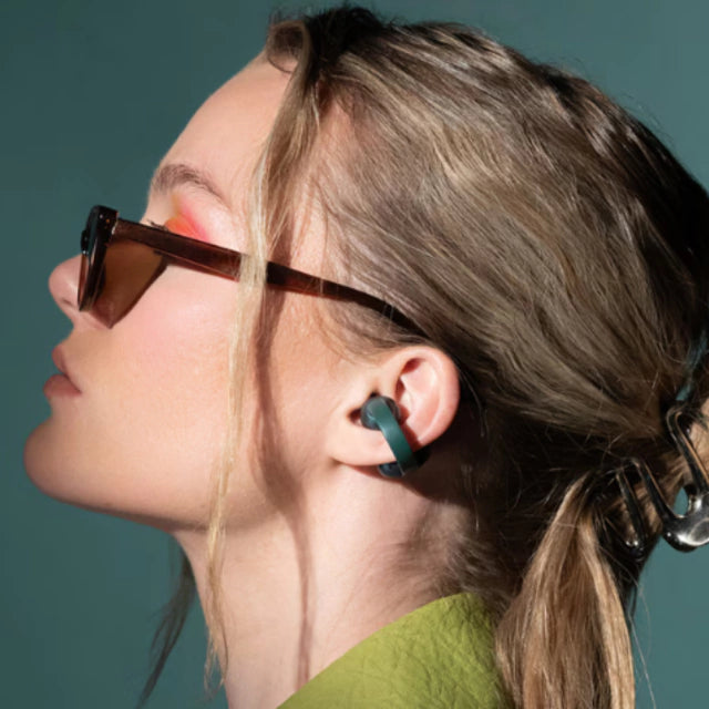 Audífonos Moto Buds Loop Trekking Green Open-Ear Bose 37H IP54